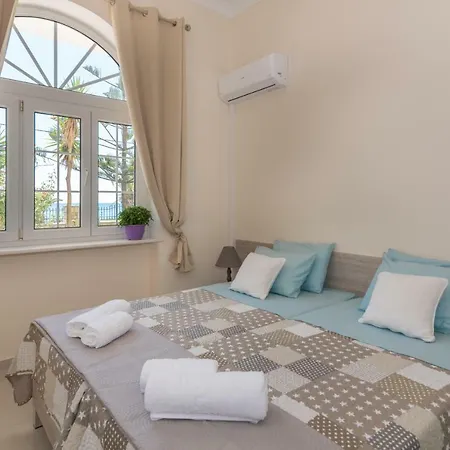 Luna Apartment