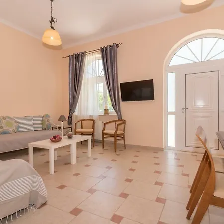 Luna Apartment *